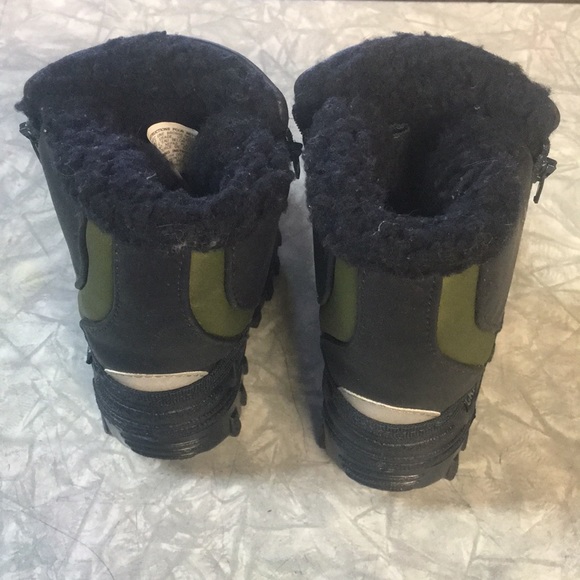 Size 6 Baby Snow Boots - Picture 2 of 6